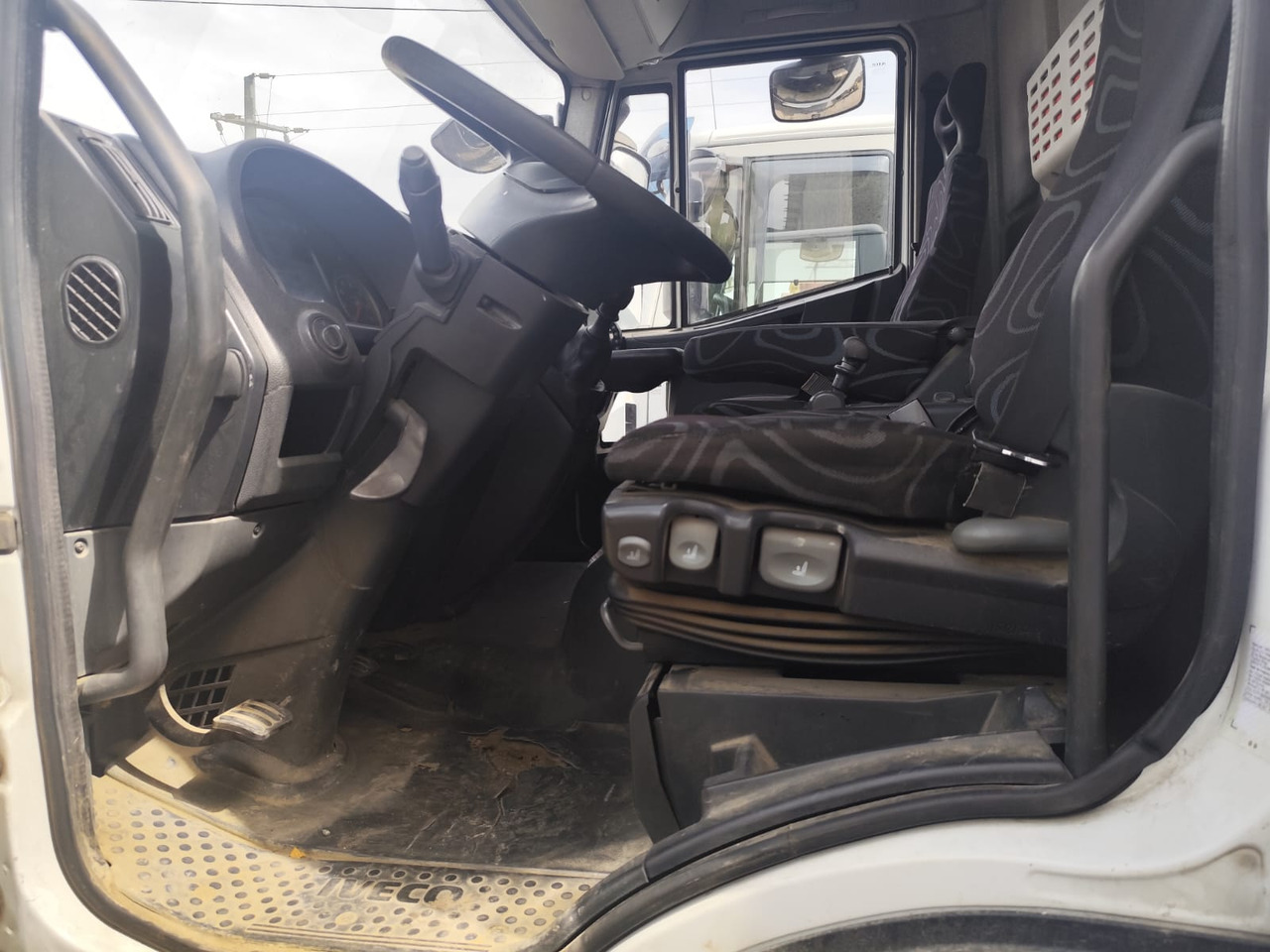 IVECO EUROCARGO 160E25K - Autokran: das Bild 5 IVECO EUROCARGO 160E25K - Autokran: das Bild 5