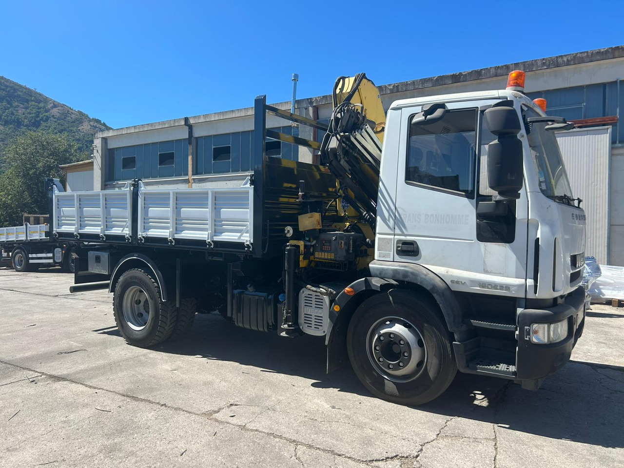 IVECO EUROCARGO 160E28 - Autokran: das Bild 2 IVECO EUROCARGO 160E28 - Autokran: das Bild 2