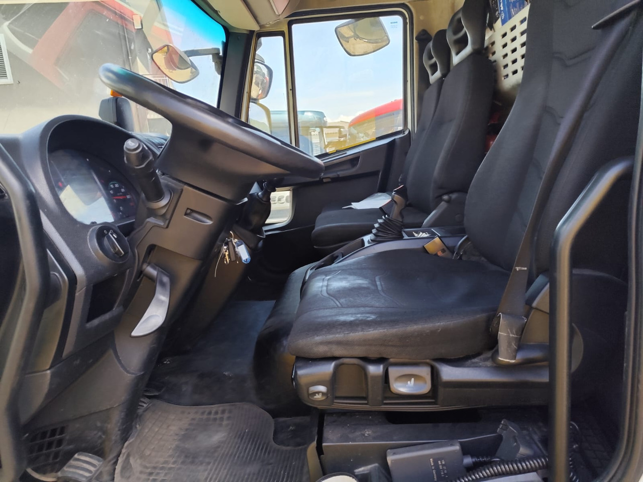 IVECO EUROCARGO 180-250 - Fahrgestell LKW, Autokran: das Bild 3 IVECO EUROCARGO 180-250 - Fahrgestell LKW, Autokran: das Bild 3