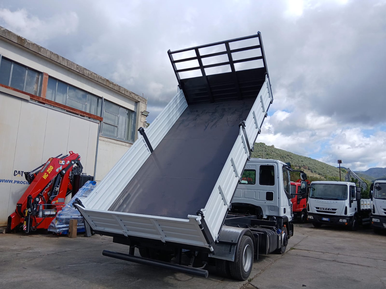 Kipper IVECO EUROCARGO 75-210: das Bild 48