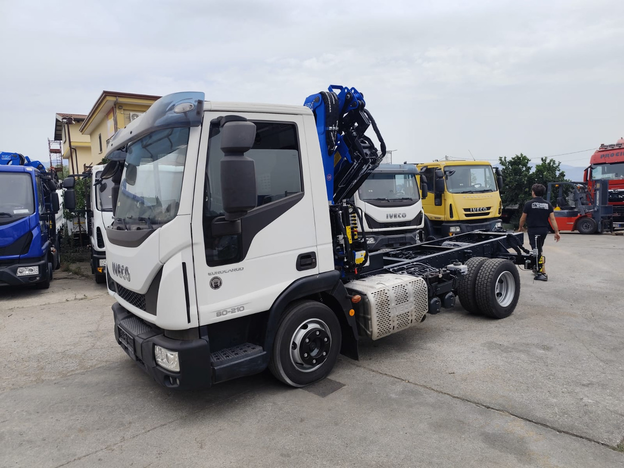 IVECO EUROCARGO 80-210 - Autokran: das Bild 1 IVECO EUROCARGO 80-210 - Autokran: das Bild 1