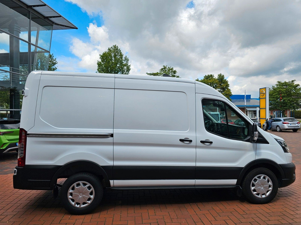 Ford Transit Kasten 350 L2H2 Trend Regalsystem Kamera - Kastenwagen: das Bild 5 Ford Transit Kasten 350 L2H2 Trend Regalsystem Kamera - Kastenwagen: das Bild 5