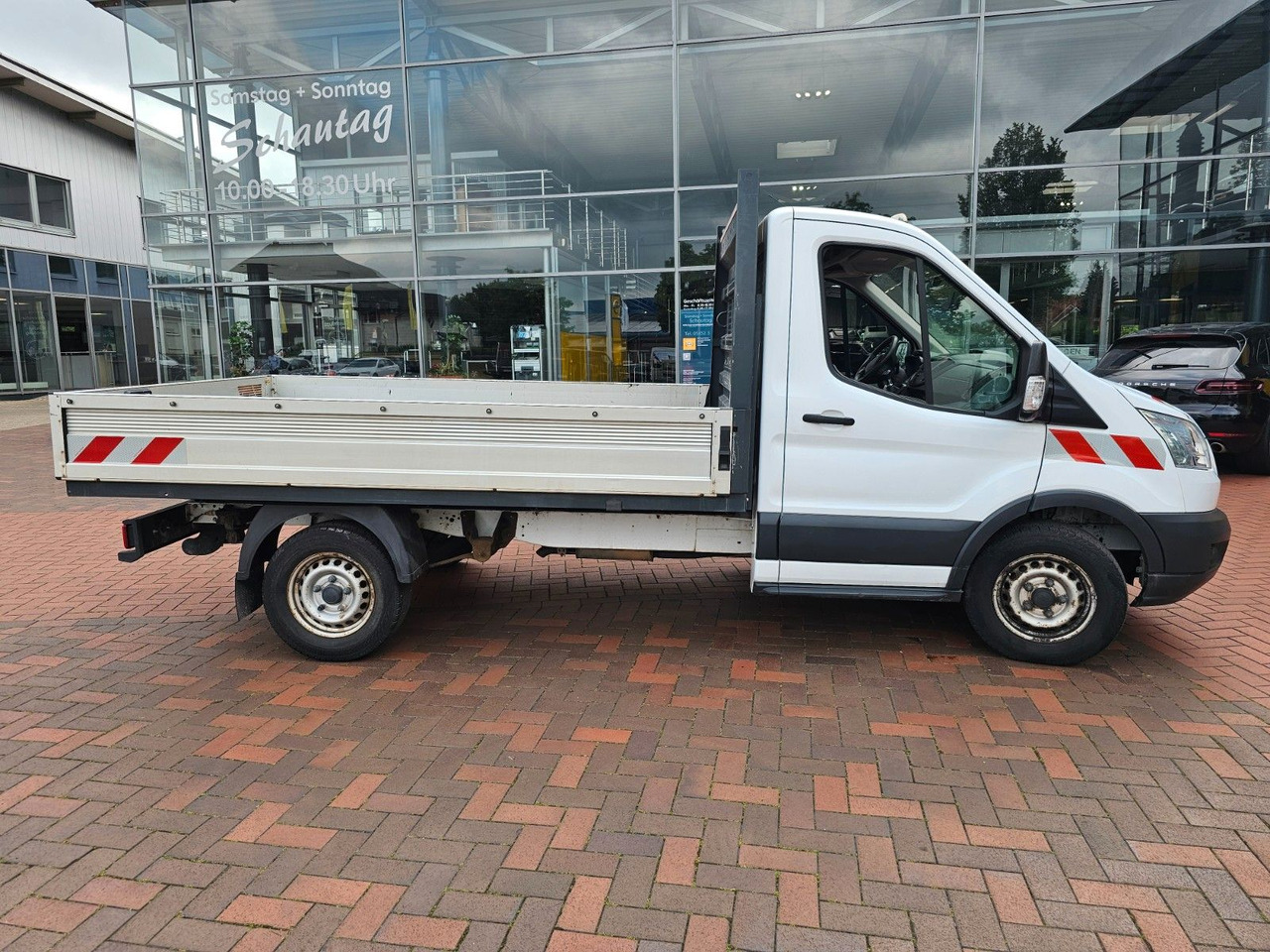 Ford Transit Pritsche 350 L2 Einzelkabine Motorschade - Pritsche Transporter: das Bild 2 Ford Transit Pritsche 350 L2 Einzelkabine Motorschade - Pritsche Transporter: das Bild 2