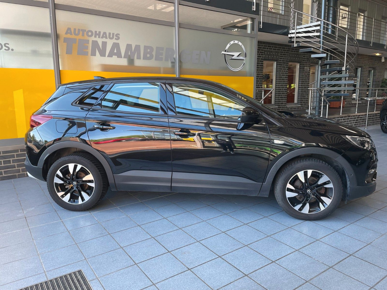 Opel Grandland (X) Elegance Kamera Sitz- & Lenkradhzg - SUV/ Geländewagen: das Bild 2 Opel Grandland (X) Elegance Kamera Sitz- & Lenkradhzg - SUV/ Geländewagen: das Bild 2