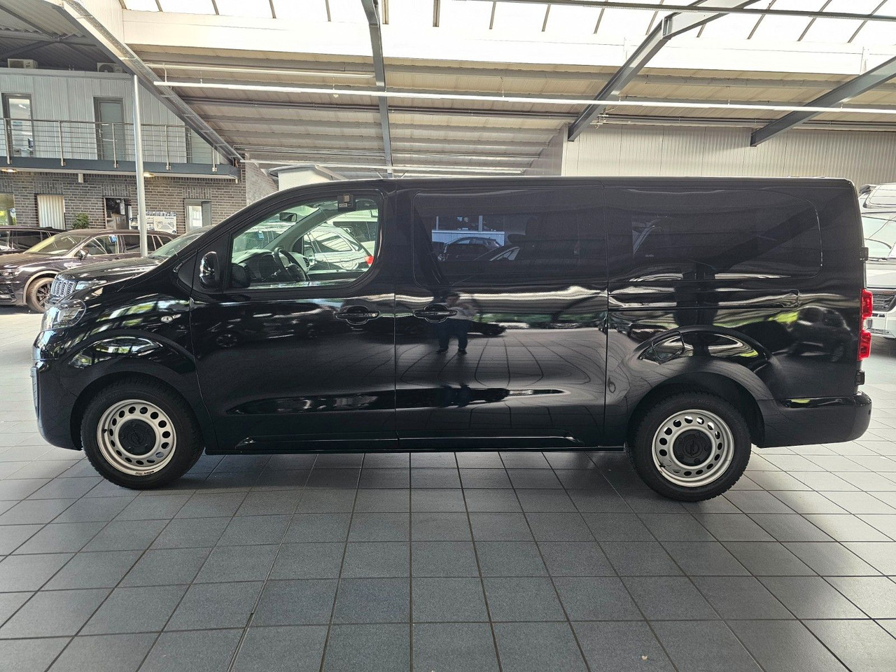 Opel Vivaro Kasten FlexSpace L DoKa Navi CarPlay DAB - Kleintransporter, Transporter mit Doppelkabine: das Bild 2 Opel Vivaro Kasten FlexSpace L DoKa Navi CarPlay DAB - Kleintransporter, Transporter mit Doppelkabine: das Bild 2
