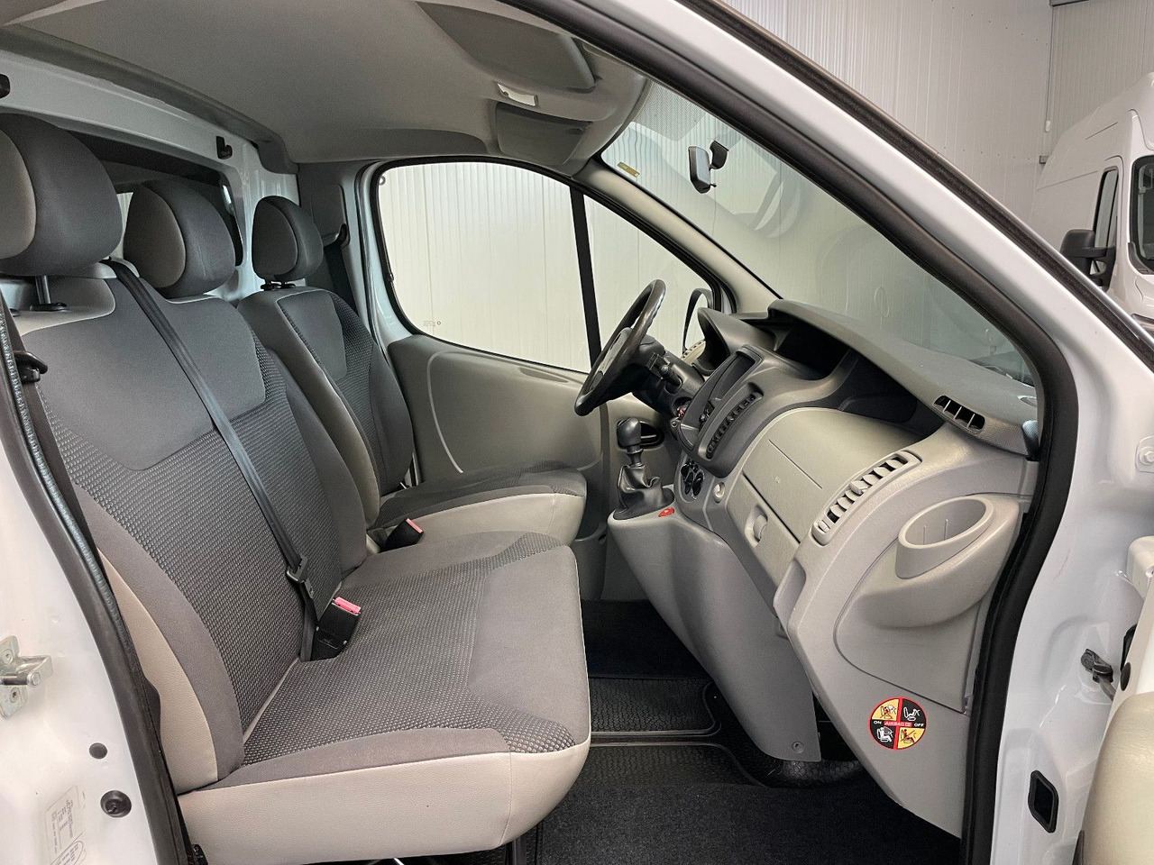 Opel Vivaro Kasten L2H1 2,9t Tüv Scheckheft Klima AHK - Kleintransporter: das Bild 5 Opel Vivaro Kasten L2H1 2,9t Tüv Scheckheft Klima AHK - Kleintransporter: das Bild 5
