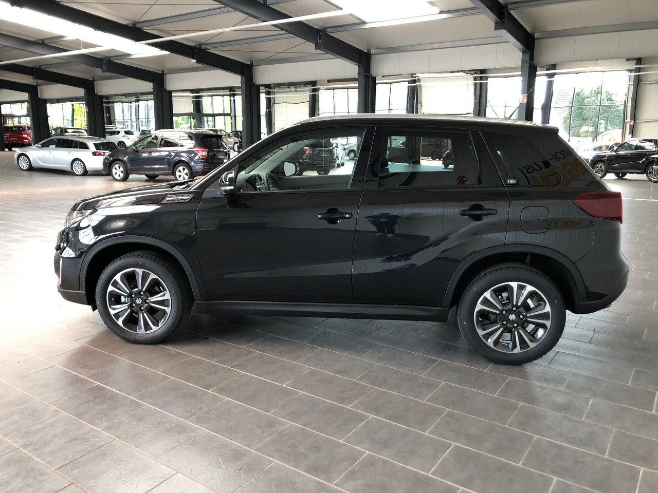 Suzuki Vitara 1.5 Hybrid Comfort+Automatik/ Panor.-Dach - SUV/ Geländewagen: das Bild 5 Suzuki Vitara 1.5 Hybrid Comfort+Automatik/ Panor.-Dach - SUV/ Geländewagen: das Bild 5
