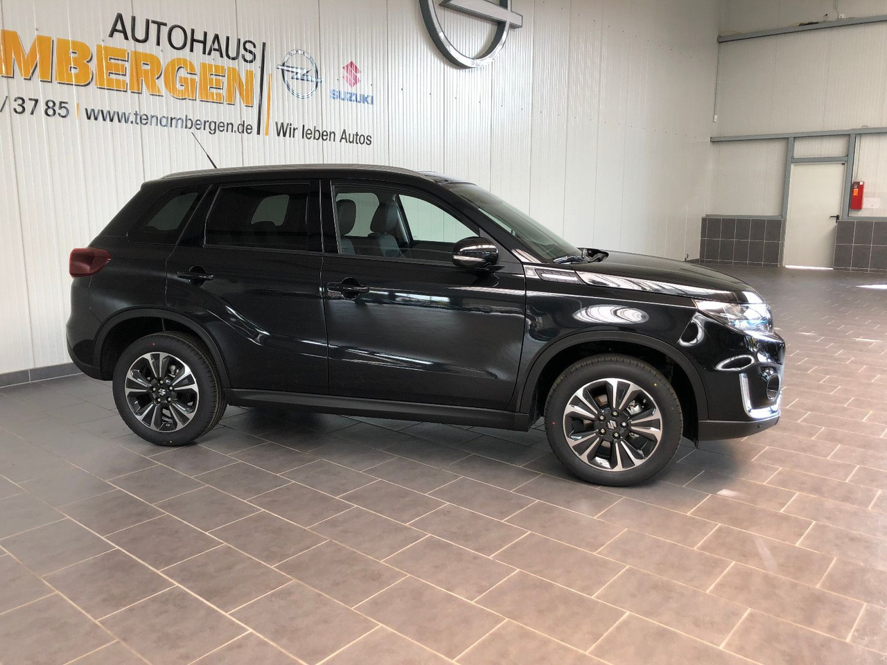 Suzuki Vitara 1.5 Hybrid Comfort+Automatik/ Panor.-Dach - SUV/ Geländewagen: das Bild 2 Suzuki Vitara 1.5 Hybrid Comfort+Automatik/ Panor.-Dach - SUV/ Geländewagen: das Bild 2