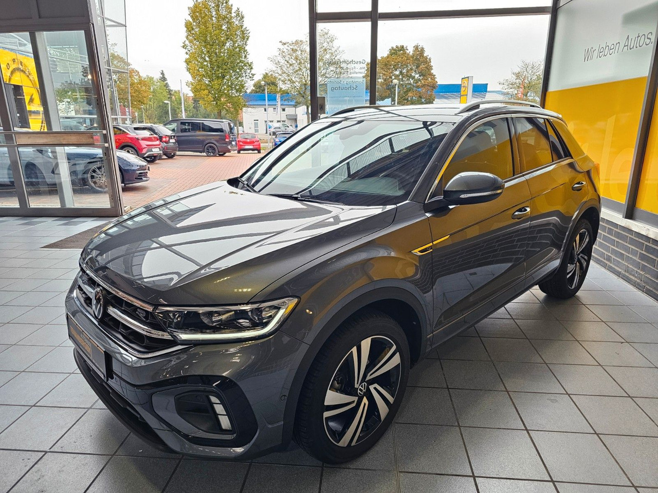 Volkswagen T-Roc R-Line eHeckklappe SHZ LED - SUV/ Geländewagen: das Bild 2 Volkswagen T-Roc R-Line eHeckklappe SHZ LED - SUV/ Geländewagen: das Bild 2