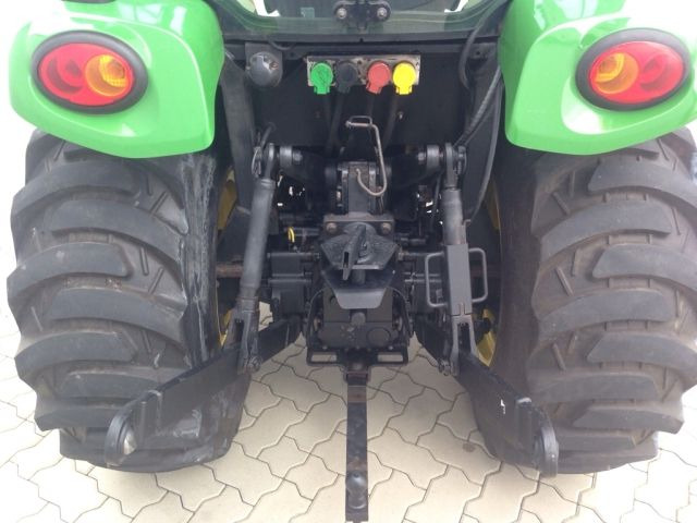 JOHN DEERE 3720 - Traktor: das Bild 3 JOHN DEERE 3720 - Traktor: das Bild 3