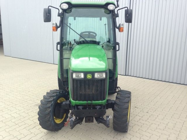 JOHN DEERE 3720 - Traktor: das Bild 1 JOHN DEERE 3720 - Traktor: das Bild 1