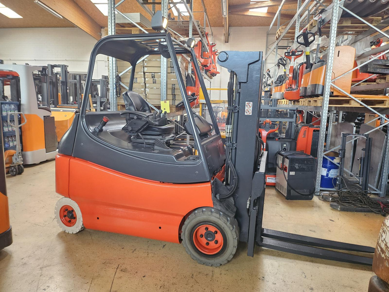 LINDE E30 - Elektrostapler: das Bild 3 LINDE E30 - Elektrostapler: das Bild 3