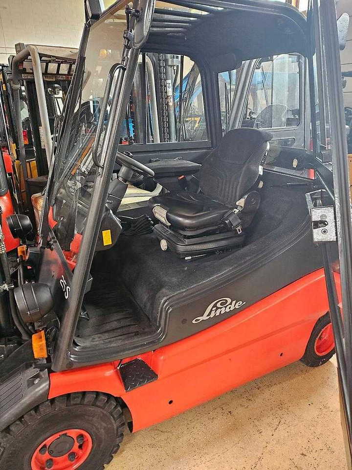 Linde E25S-03 - Elektrostapler: das Bild 5 Linde E25S-03 - Elektrostapler: das Bild 5