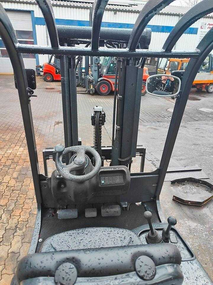 Linde H20T-03 - Treibgasstapler: das Bild 4 Linde H20T-03 - Treibgasstapler: das Bild 4