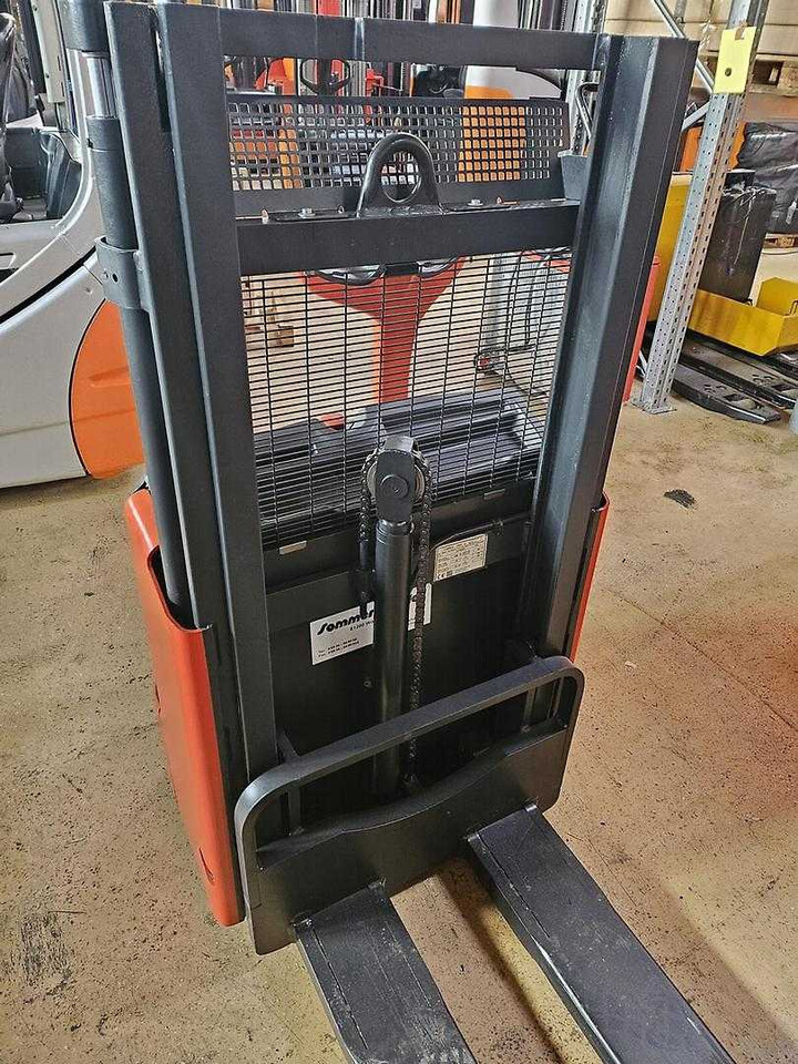 Linde L12 - Hochhubwagen: das Bild 3 Linde L12 - Hochhubwagen: das Bild 3