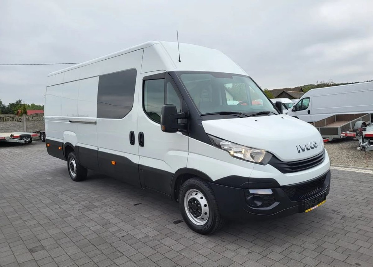 Transporter mit Doppelkabine Iveco Daily Max 7 -osobowe: das Bild 17 Transporter mit Doppelkabine Iveco Daily Max 7 -osobowe: das Bild 17