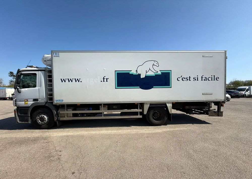 Mercedes-Benz ACTROS 1832 4X2 CHŁODNIA TERMOKING T1200-R Winda - Kühlkoffer LKW: das Bild 5 Mercedes-Benz ACTROS 1832 4X2 CHŁODNIA TERMOKING T1200-R Winda - Kühlkoffer LKW: das Bild 5