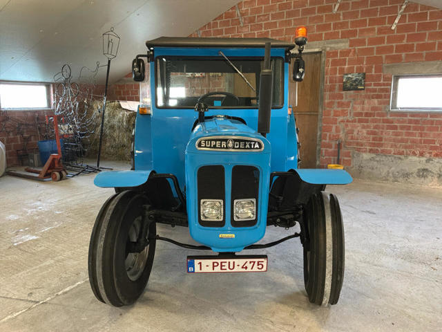 Fordson Super Dexta Ford T10 Roadster - Baumaschine: das Bild 2 Fordson Super Dexta Ford T10 Roadster - Baumaschine: das Bild 2