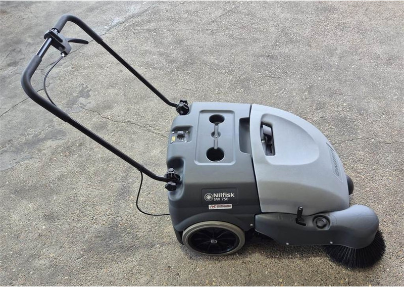 Nilfisk SW 750 - Kehrmaschine: das Bild 1 Nilfisk SW 750 - Kehrmaschine: das Bild 1