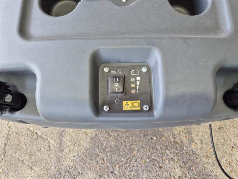 Nilfisk SW 750 - Kehrmaschine: das Bild 4 Nilfisk SW 750 - Kehrmaschine: das Bild 4