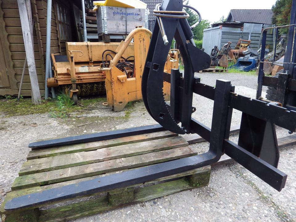 Palettengabel / Poltergabel hydr. Niederhalter (1100,00 netto) - Gabel: das Bild 1 Palettengabel / Poltergabel hydr. Niederhalter (1100,00 netto) - Gabel: das Bild 1