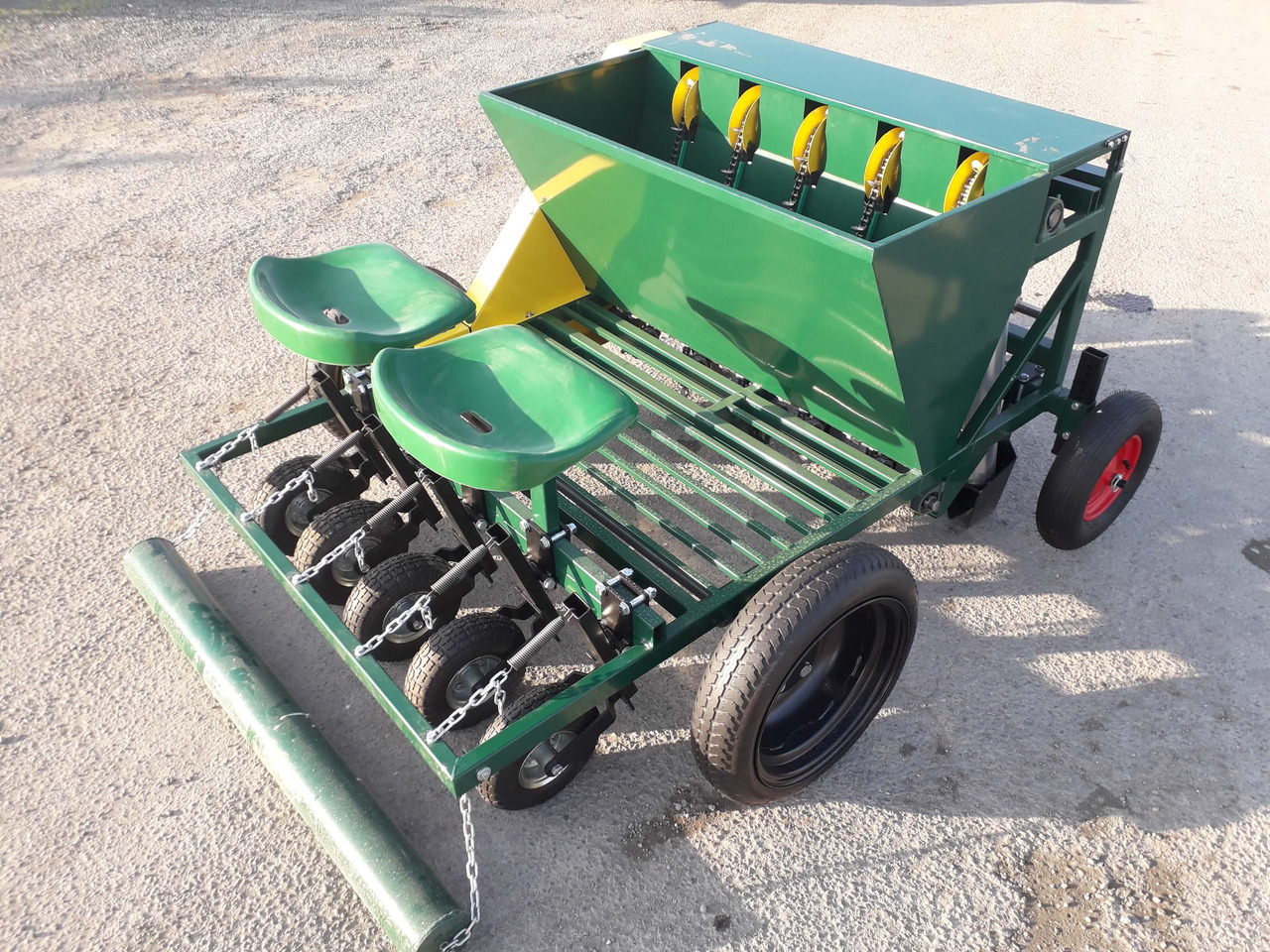 GARMACH Planteuse Ail-Oignon-Echalote AGP 5 R - Kartoffellegemaschine: das Bild 1 GARMACH Planteuse Ail-Oignon-Echalote AGP 5 R - Kartoffellegemaschine: das Bild 1