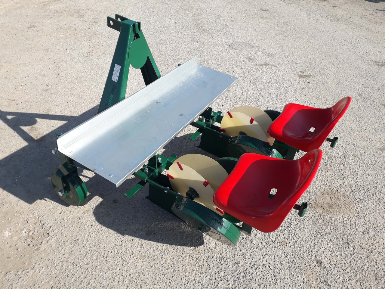 GARMACH Transplanteur à Mini-Mottes 2 rangs - Kartoffellegemaschine: das Bild 1 GARMACH Transplanteur à Mini-Mottes 2 rangs - Kartoffellegemaschine: das Bild 1