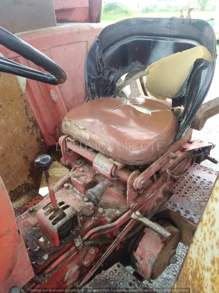 RENAULT TRACTEUR AGRICOLE 56 - Traktor: das Bild 5 RENAULT TRACTEUR AGRICOLE 56 - Traktor: das Bild 5