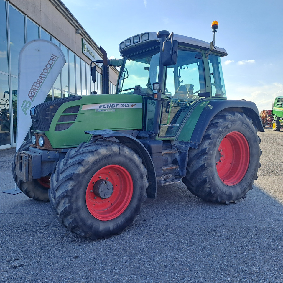 FENDT 312 VARIO - Traktor: das Bild 1 FENDT 312 VARIO - Traktor: das Bild 1