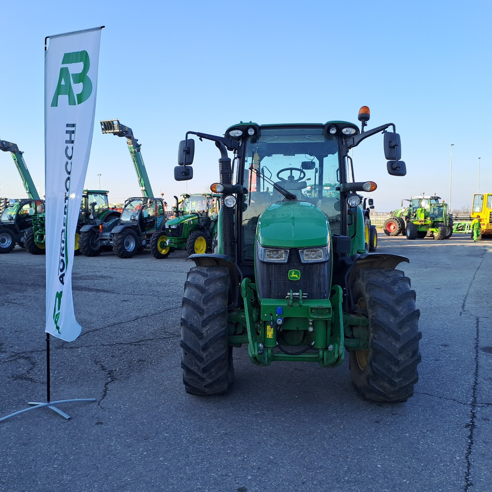 JOHN DEERE 5125R - Traktor: das Bild 3 JOHN DEERE 5125R - Traktor: das Bild 3
