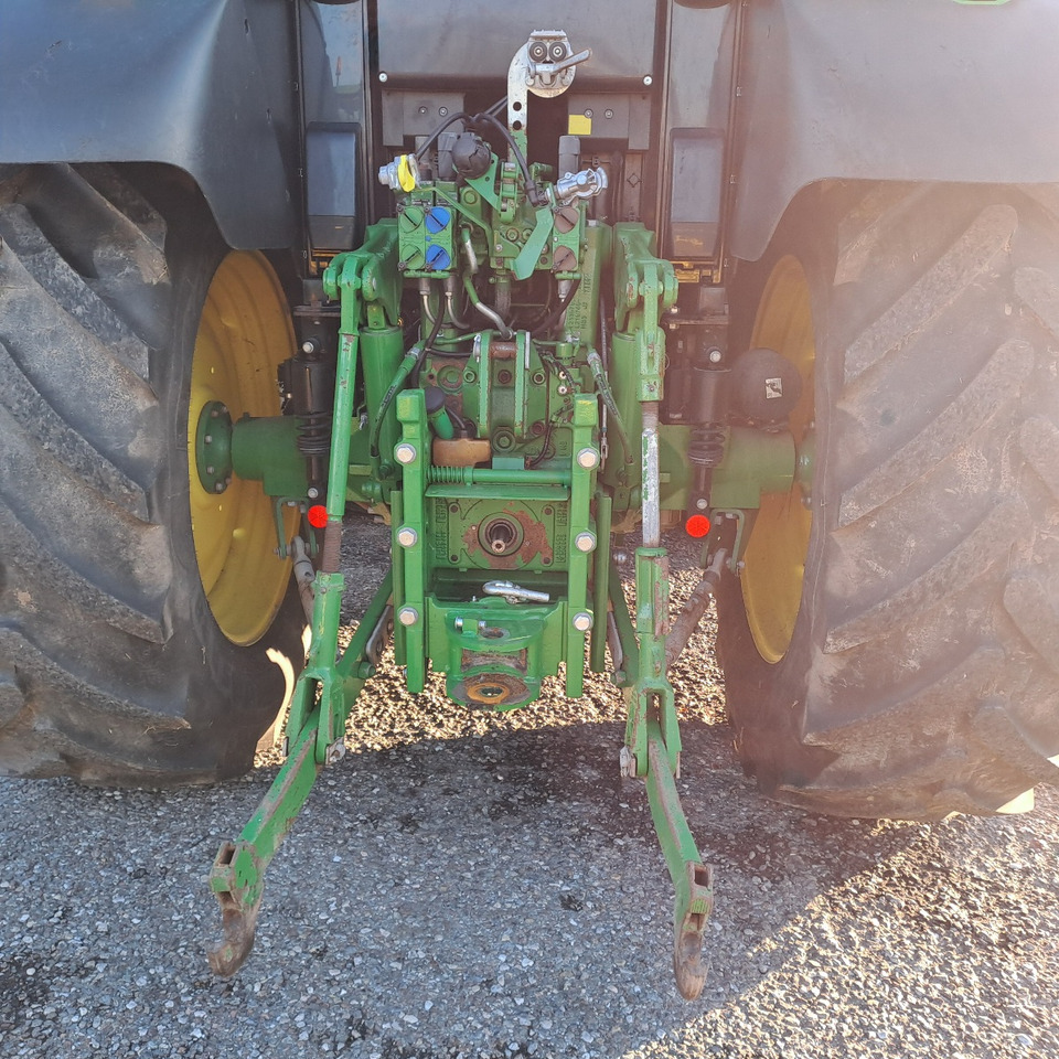 JOHN DEERE 6120 m - Traktor: das Bild 4 JOHN DEERE 6120 m - Traktor: das Bild 4