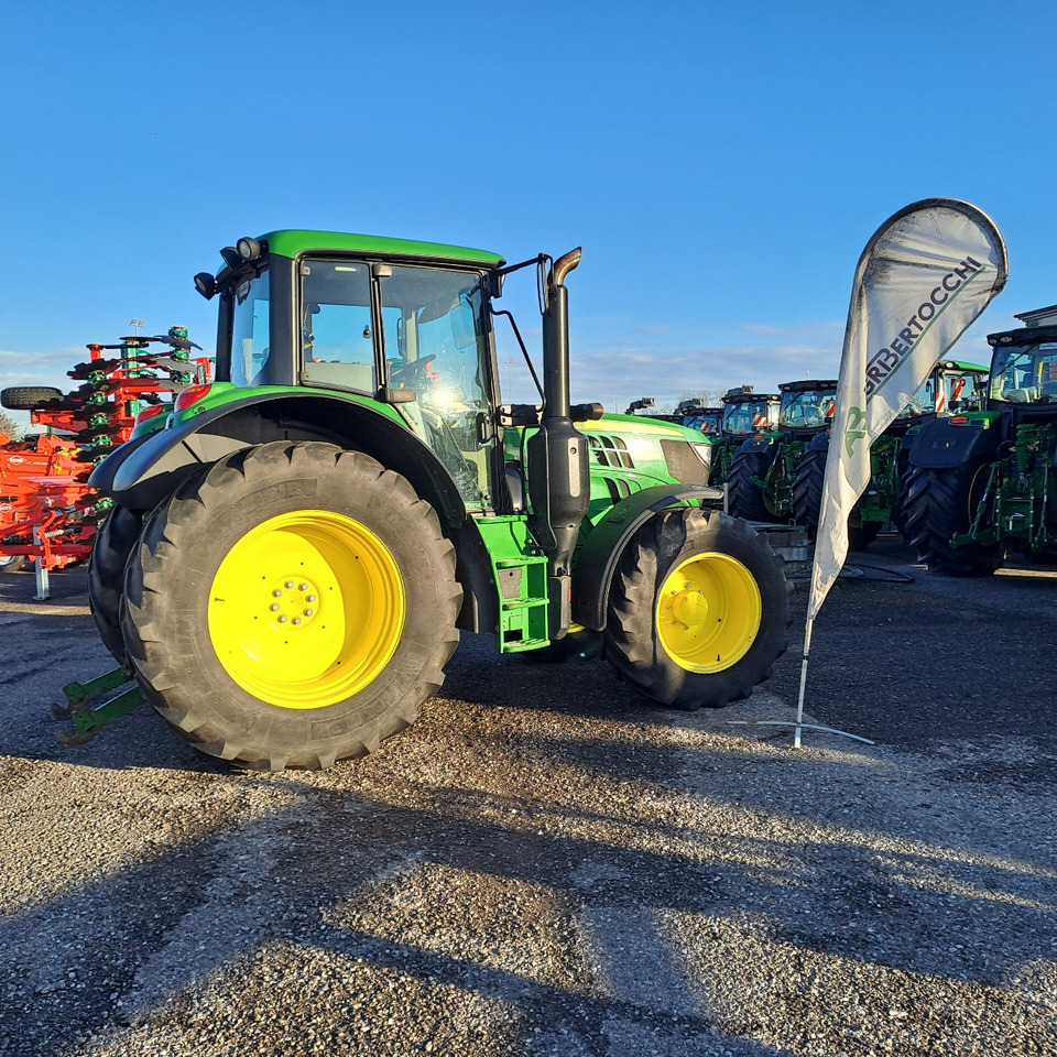 JOHN DEERE 6120 m - Traktor: das Bild 3 JOHN DEERE 6120 m - Traktor: das Bild 3