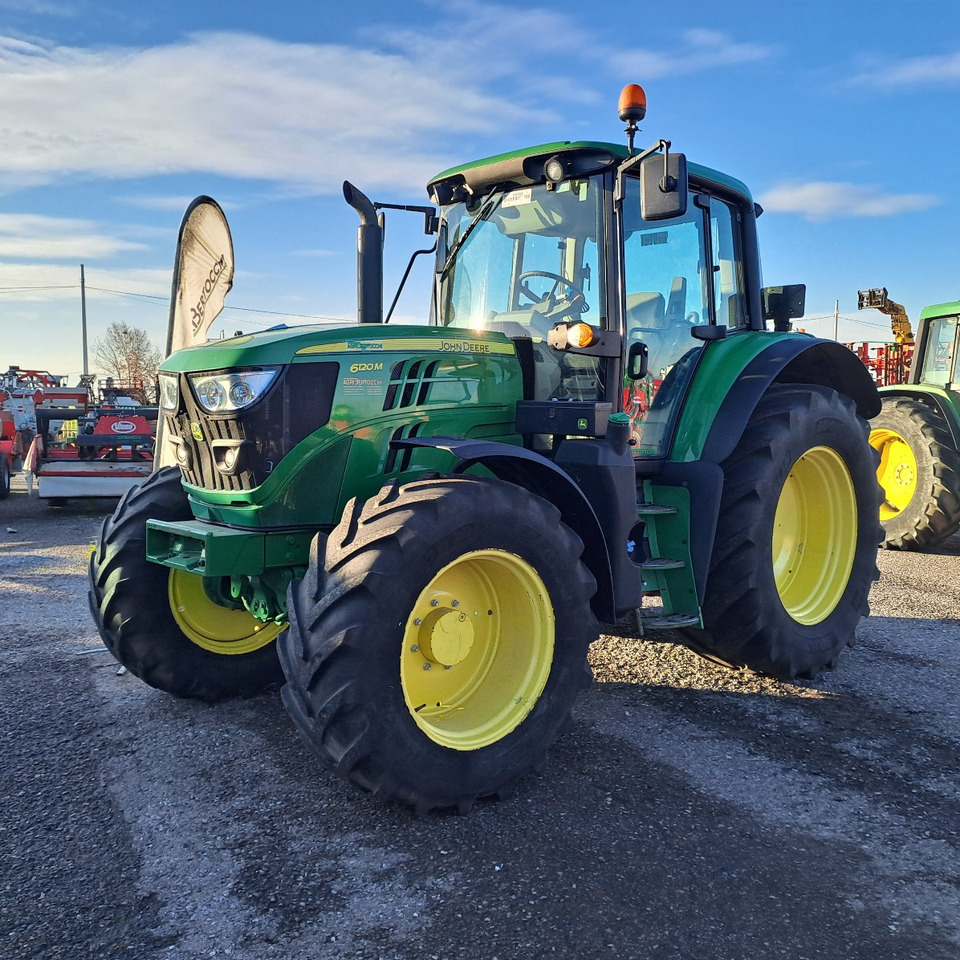 JOHN DEERE 6120 m - Traktor: das Bild 1 JOHN DEERE 6120 m - Traktor: das Bild 1