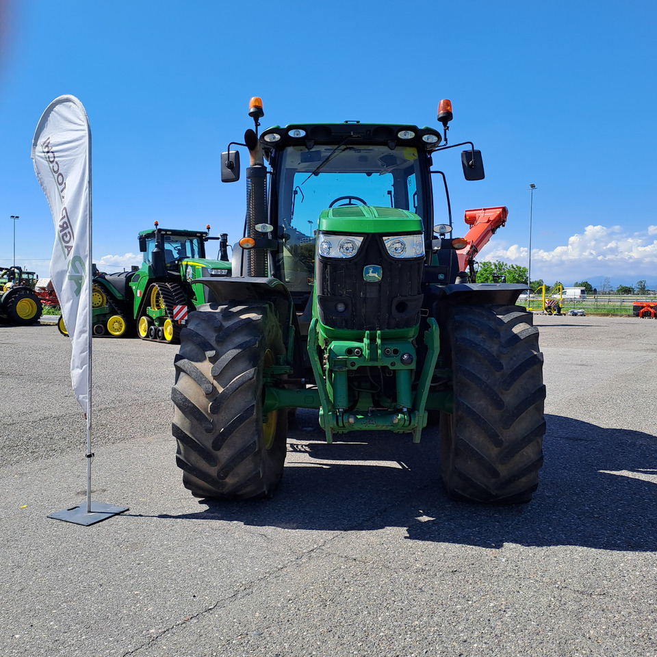 JOHN DEERE 6210R - Traktor: das Bild 2 JOHN DEERE 6210R - Traktor: das Bild 2