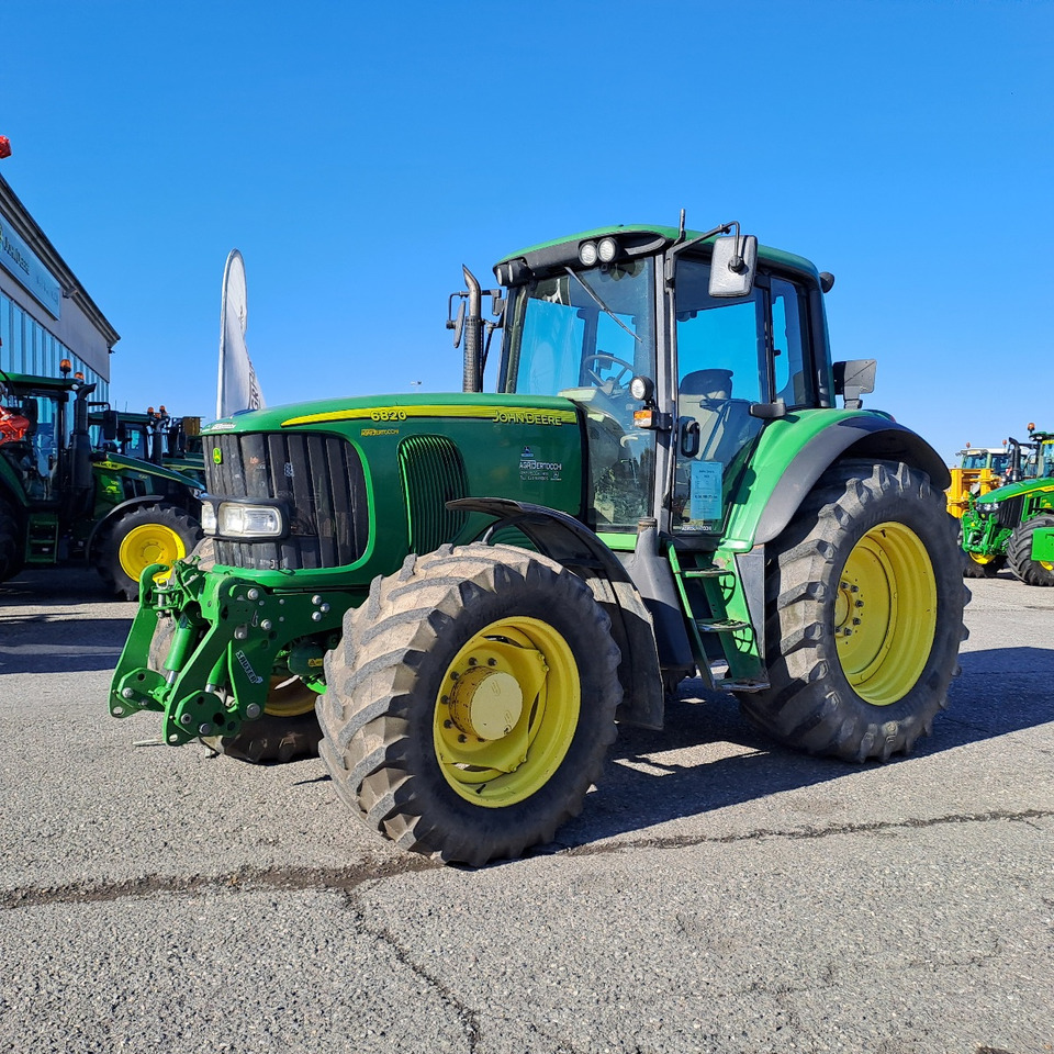 JOHN DEERE 6820 - Traktor: das Bild 1 JOHN DEERE 6820 - Traktor: das Bild 1