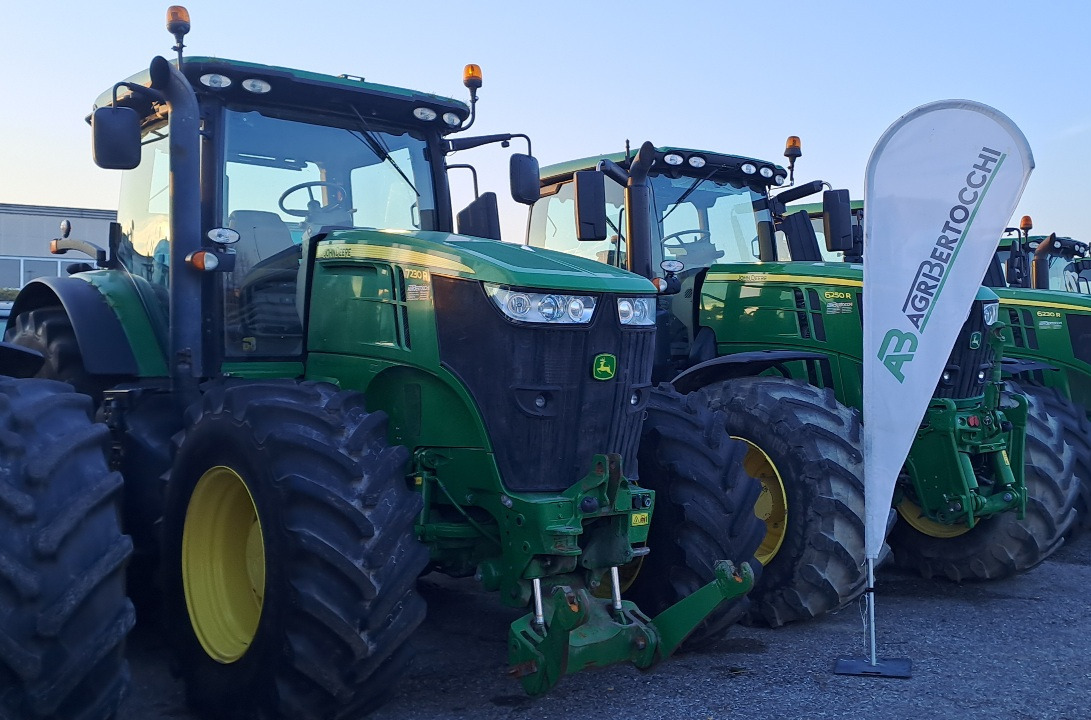JOHN DEERE 7230R - Traktor: das Bild 3 JOHN DEERE 7230R - Traktor: das Bild 3