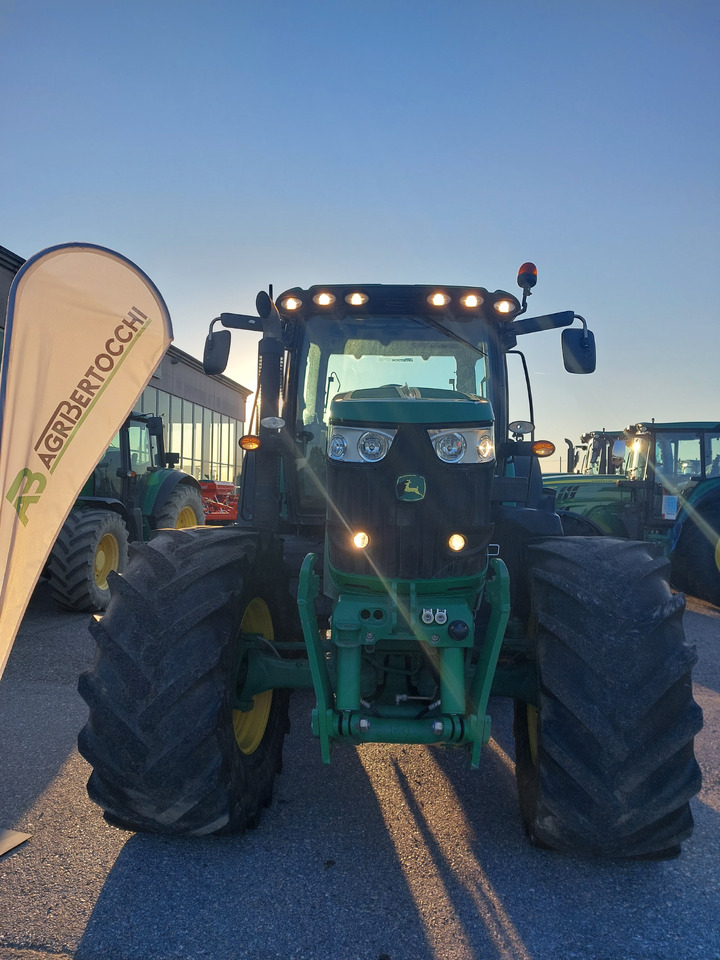 JOHN DEEREE 6210R - Traktor: das Bild 1 JOHN DEEREE 6210R - Traktor: das Bild 1