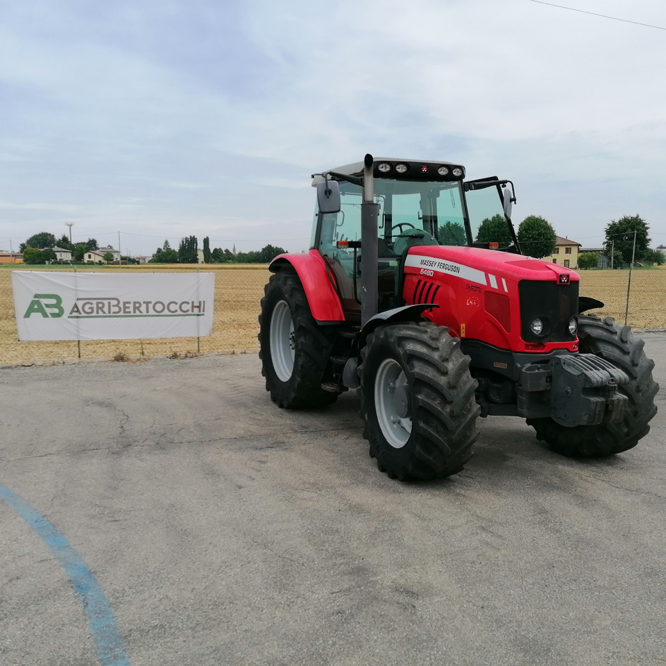 MASSEY FERGUSON - Traktor: das Bild 1 MASSEY FERGUSON - Traktor: das Bild 1