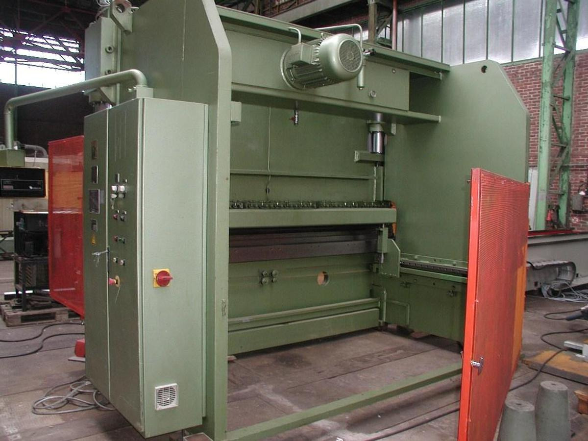 CNC-Abkantpresse EHT - Abkantpresse: das Bild 4 CNC-Abkantpresse EHT - Abkantpresse: das Bild 4