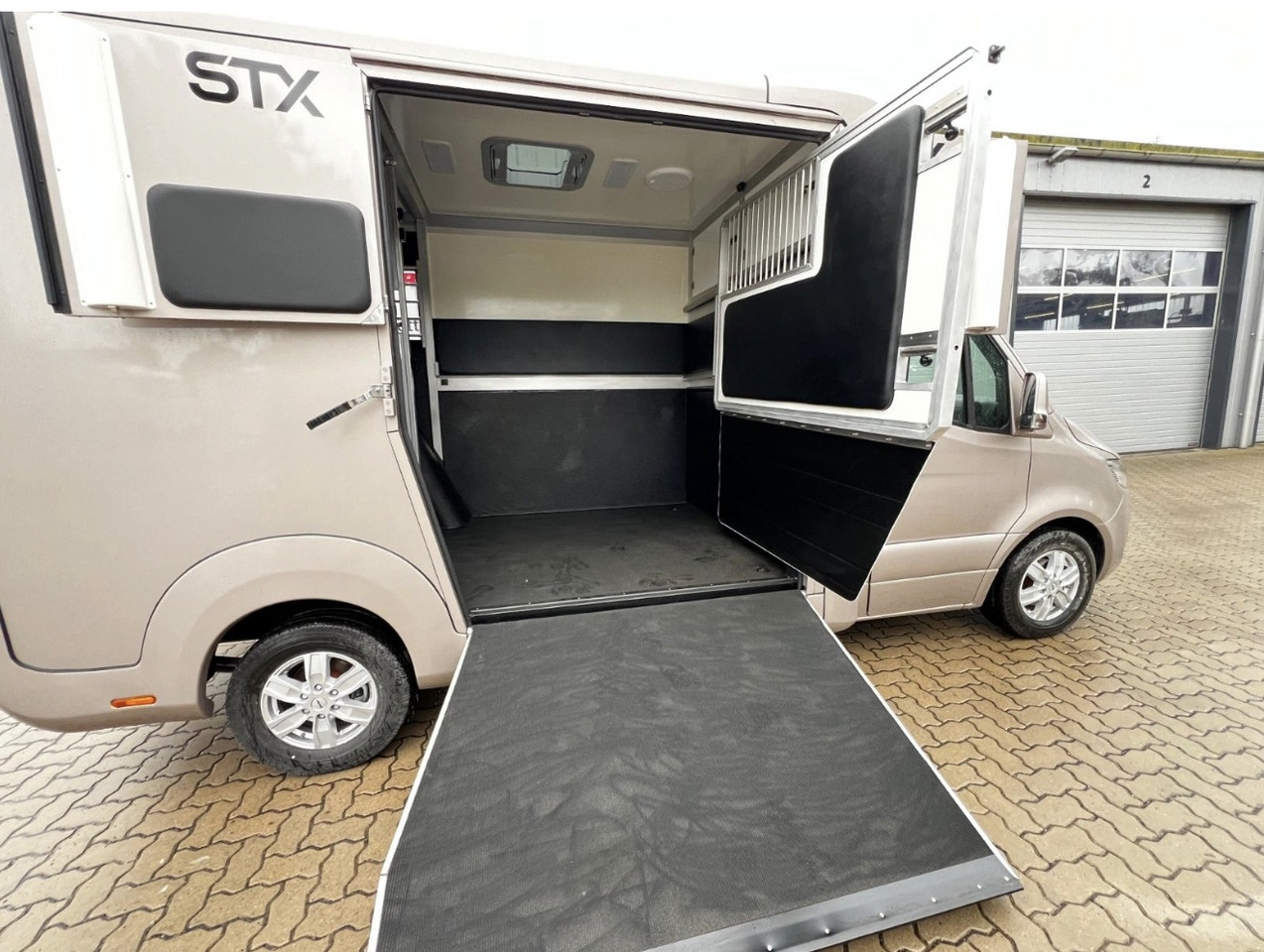 MERCEDES-BENZ Sprinter - Pferdetransporter: das Bild 5 MERCEDES-BENZ Sprinter - Pferdetransporter: das Bild 5