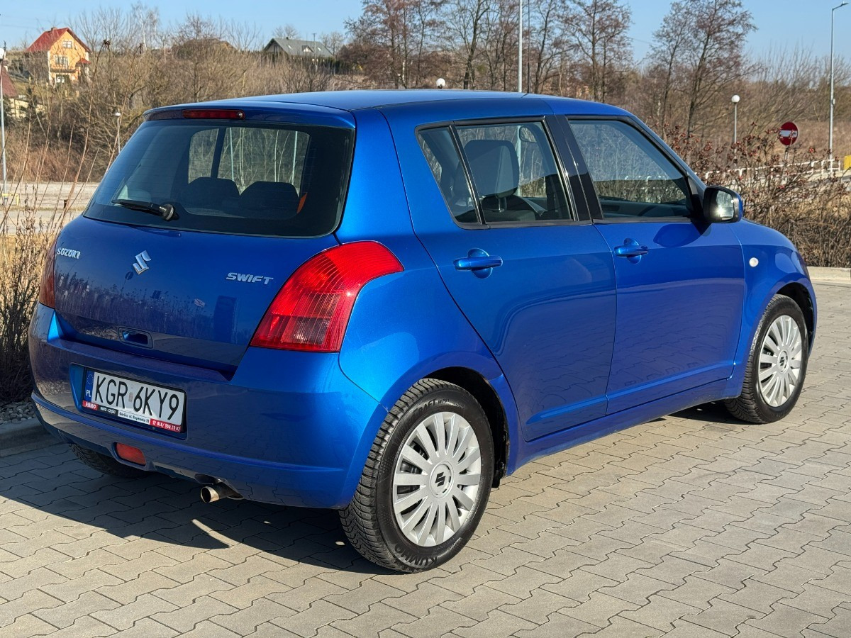 Suzuki Swift 1.3 benzyna 90km Klimatyzacja 136tys przebieg Auto prywatne zadbane - PKW: das Bild 5 Suzuki Swift 1.3 benzyna 90km Klimatyzacja 136tys przebieg Auto prywatne zadbane - PKW: das Bild 5