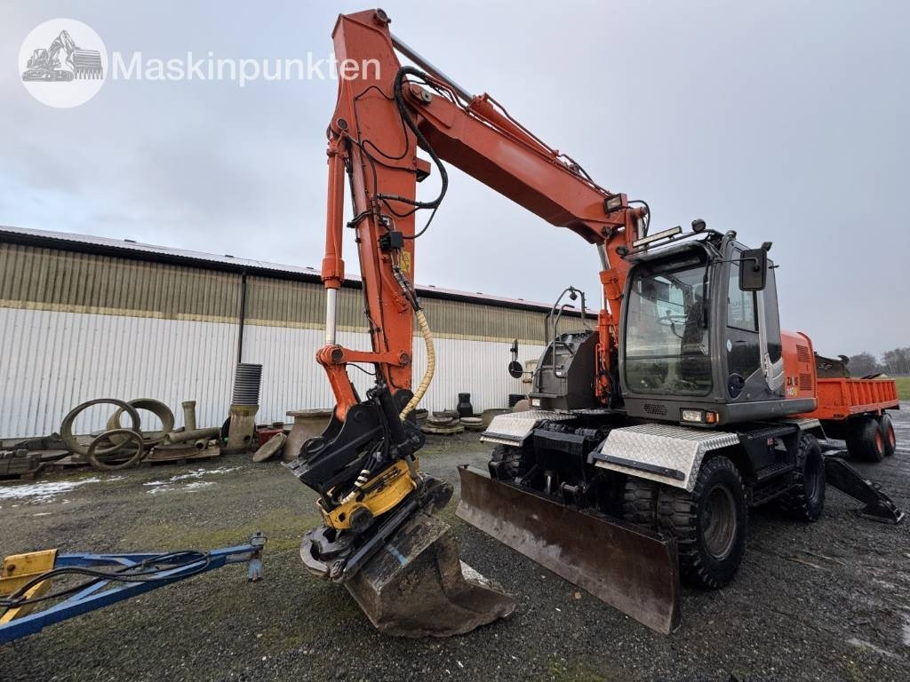 Hitachi ZX 140 W-3 Med vagn och redskap! - Mobilbagger: das Bild 1 Hitachi ZX 140 W-3 Med vagn och redskap! - Mobilbagger: das Bild 1