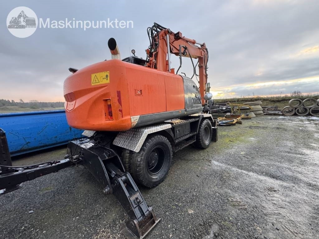 Hitachi ZX 140 W-3 Med vagn och redskap! - Mobilbagger: das Bild 3 Hitachi ZX 140 W-3 Med vagn och redskap! - Mobilbagger: das Bild 3