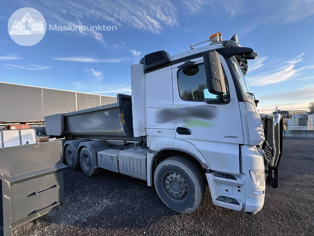Mercedes-Benz Arocs 3251 - Abrollkipper: das Bild 3 Mercedes-Benz Arocs 3251 - Abrollkipper: das Bild 3
