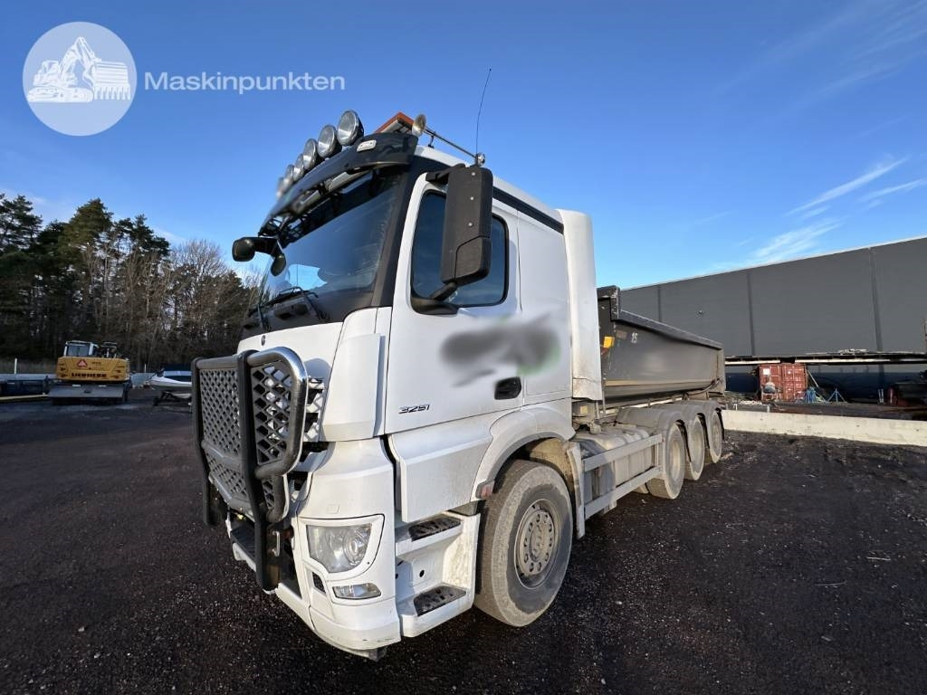 Mercedes-Benz Arocs 3251 - Abrollkipper: das Bild 1 Mercedes-Benz Arocs 3251 - Abrollkipper: das Bild 1