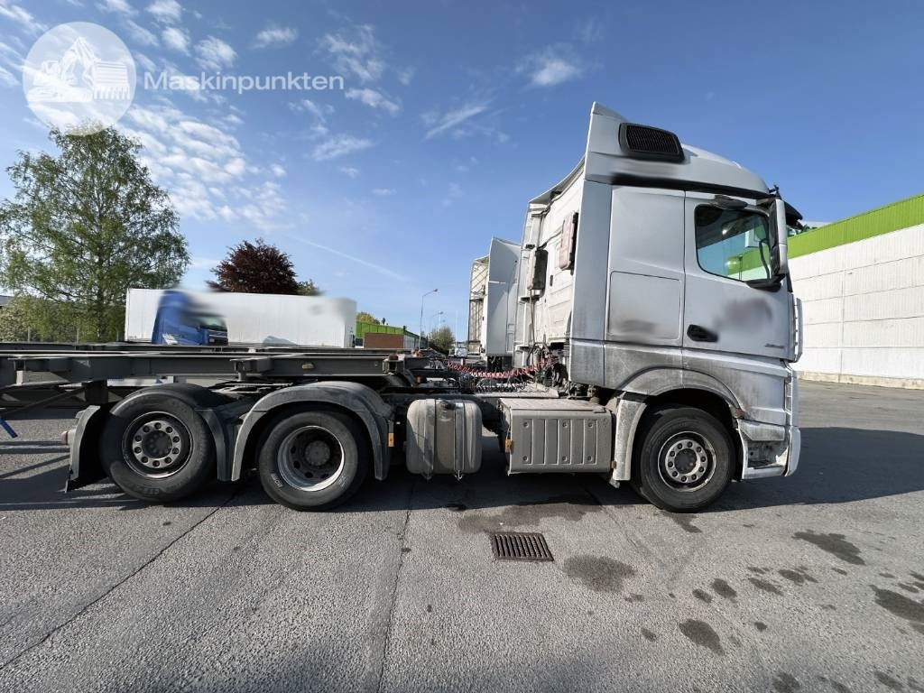 Mercedes-Benz Actros 2545 - Sattelzugmaschine: das Bild 4 Mercedes-Benz Actros 2545 - Sattelzugmaschine: das Bild 4