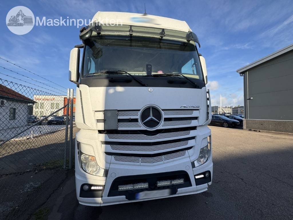 Mercedes-Benz Actros 963-4-C - Sattelzugmaschine: das Bild 4 Mercedes-Benz Actros 963-4-C - Sattelzugmaschine: das Bild 4
