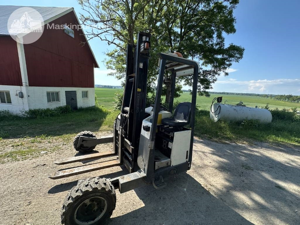 Terberg RE 4-35 - Mitnahmestapler: das Bild 2 Terberg RE 4-35 - Mitnahmestapler: das Bild 2