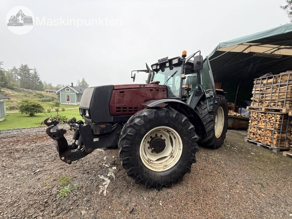 Traktor Valtra 8350: das Bild 1