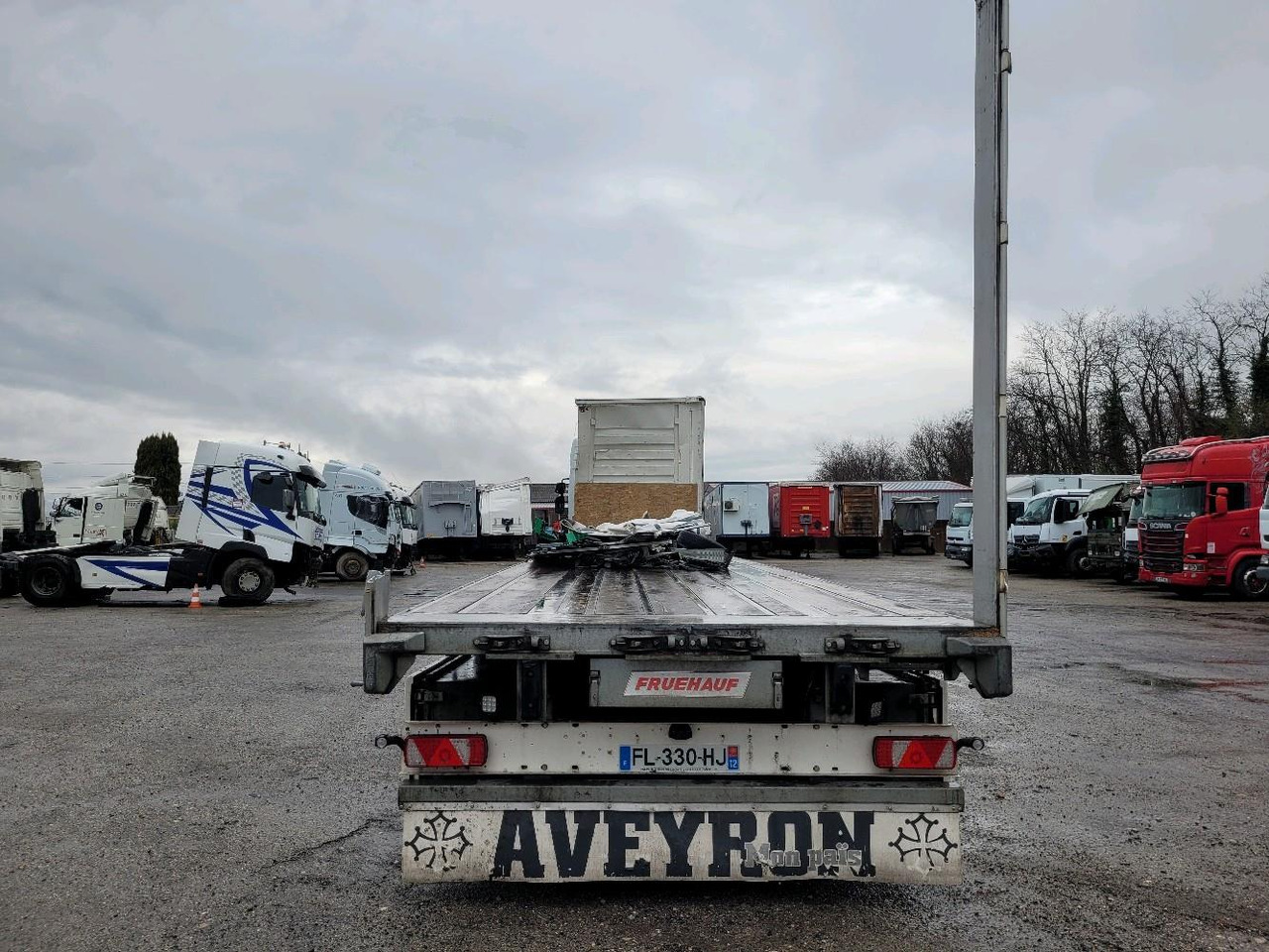 FRUEHAUF SEMI 3 ESSIEUX SAVOYARD FKSRT4 - Pritschenauflieger/ Plattformauflieger: das Bild 5 FRUEHAUF SEMI 3 ESSIEUX SAVOYARD FKSRT4 - Pritschenauflieger/ Plattformauflieger: das Bild 5
